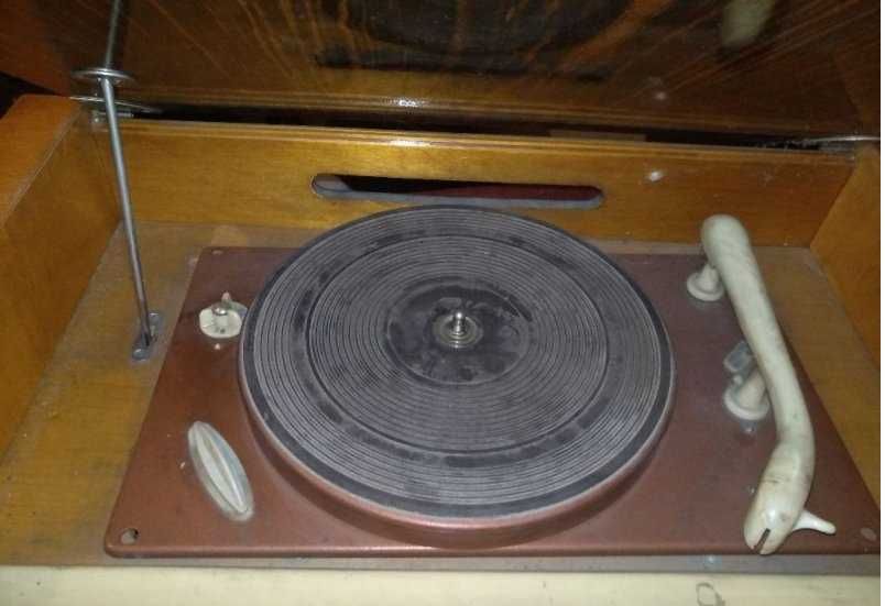 Мини радио 6/10/2см.Руски ретро  радио грамофон ''Латвия''  60''