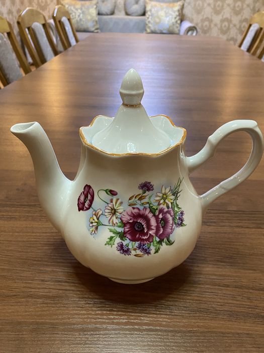 Продается: Фарфоровые чайники Россия.