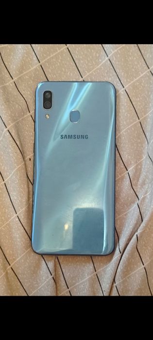 Продается телефон