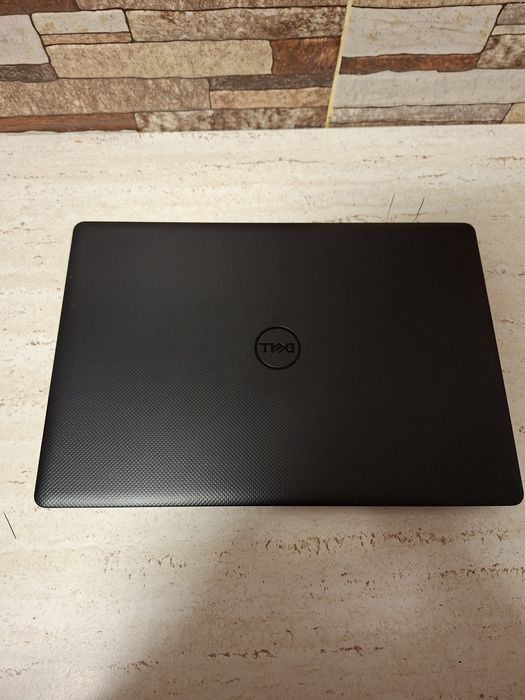 Laptop DELL, i7 10510u, 16 GB RAM, SSD M2 250 GB, GPU Radeon 610