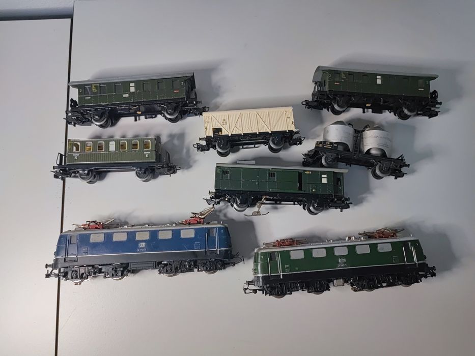 Locomotive trenulet Marklin E41024 vagoane