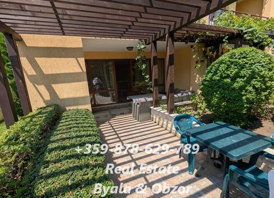 Просторен тристаен апартамент с голям двор-тераса в гр.Обзор