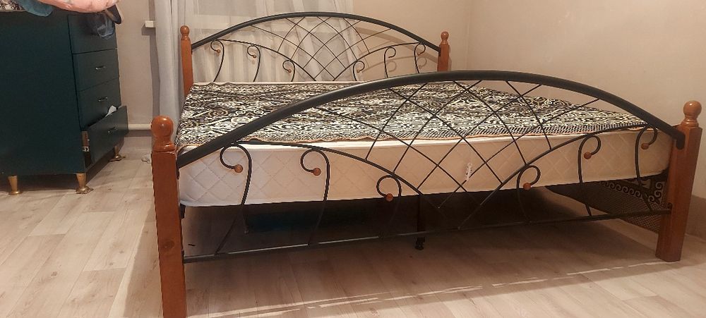 Кровать двуспалнный