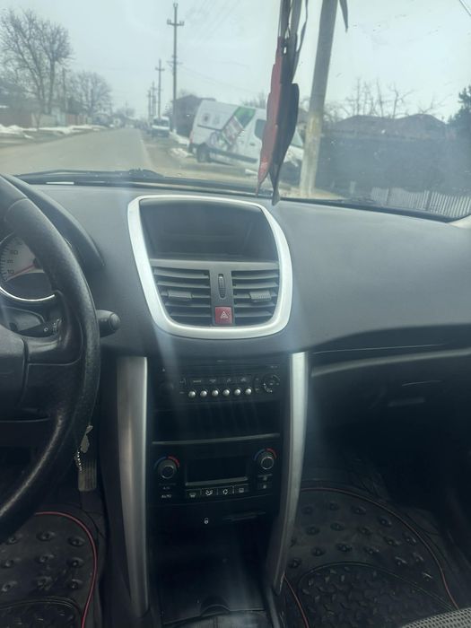 Peugeout 207 1.4 benzina