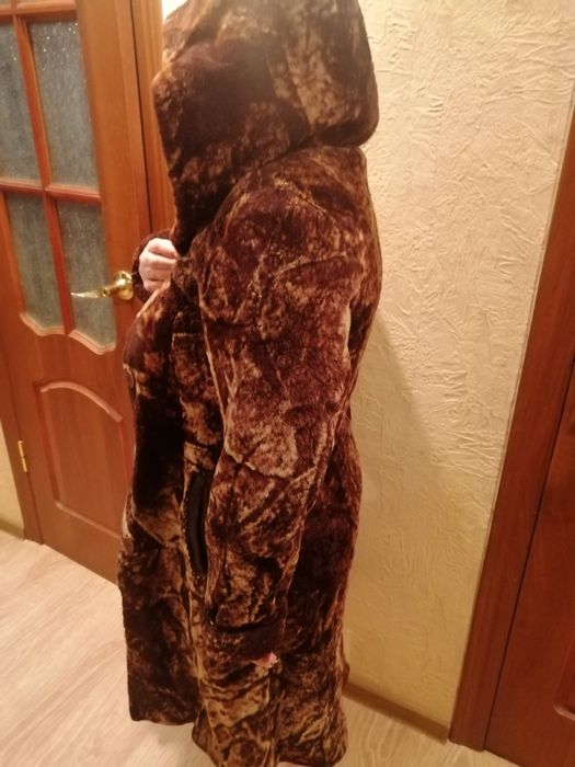 Мутонавая шуба с капюшоном