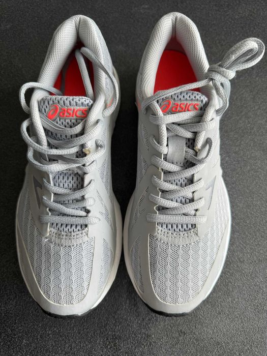 Pantofi sport ASICS masura 36 ca noi