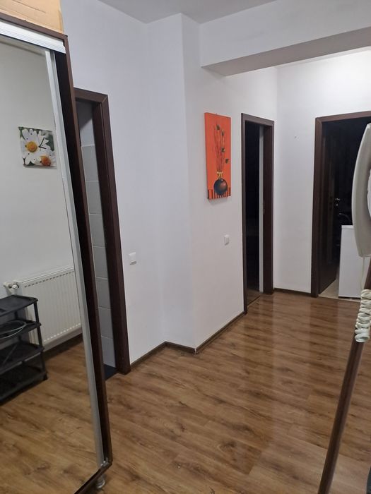 Închiriez garsonieră.