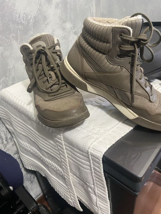 продам кроссовки reebok