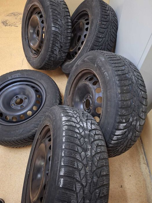 Jante plus cauciucuri iarna 195/65/15 ( Nokian 4 buc si una buc Good)