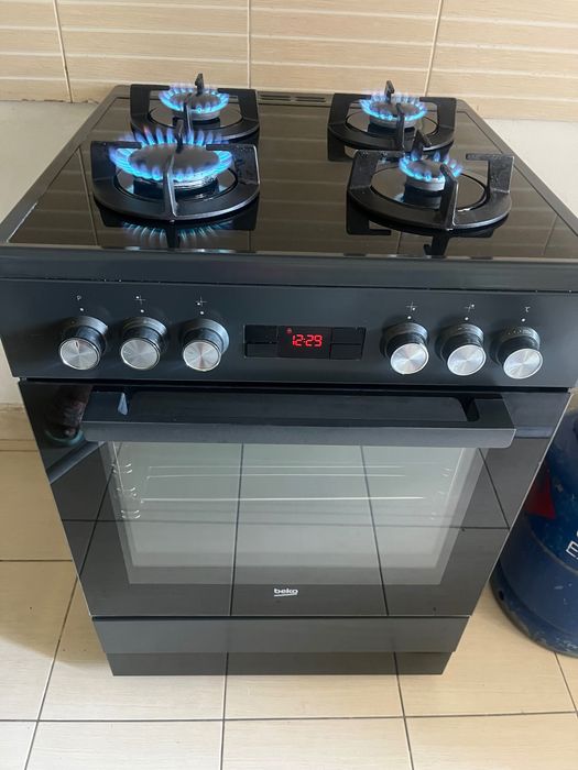Aragaz Beko mixt FSM66330DAS