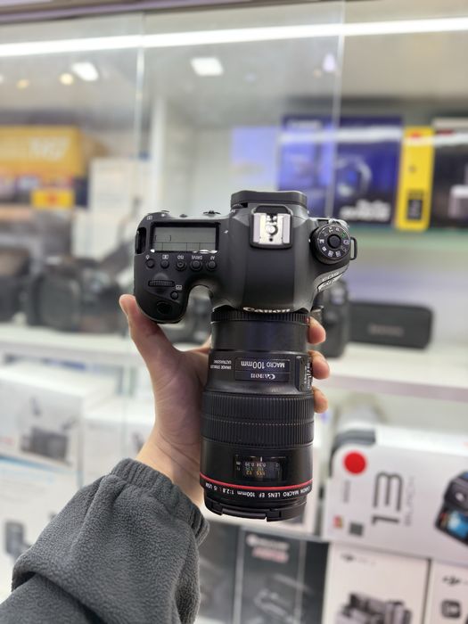 Canon 6 D mark II / Canon EF 100 mm F 2.8