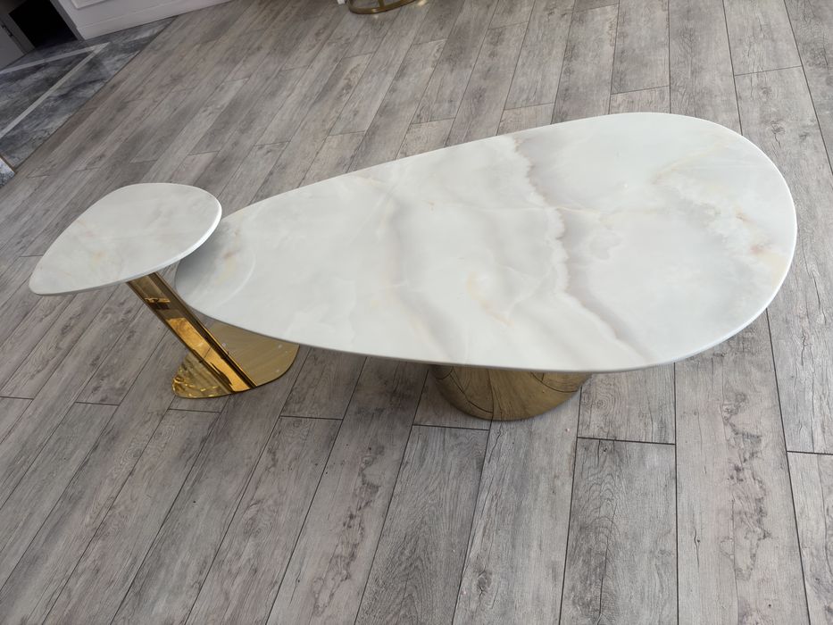 Продам столик в гастинную