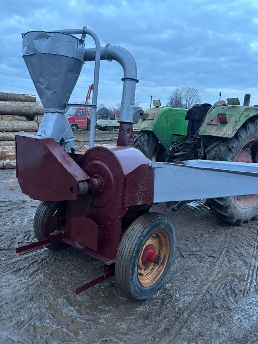 Moara cu ciclon si ciocanele dupa tractor
