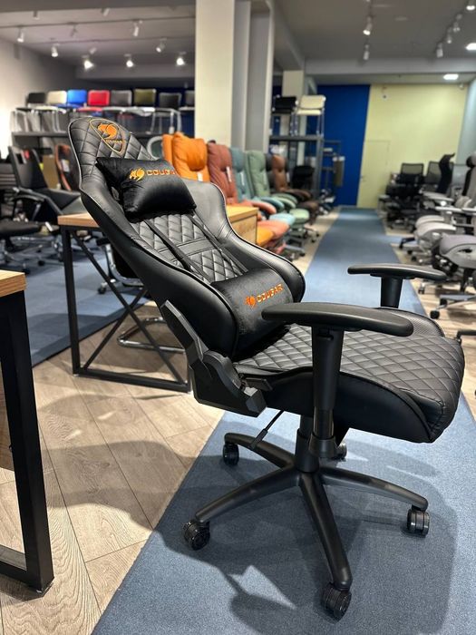 Геймерское кресло. Компьютерное игровое кресла со склада. Cougar Armor