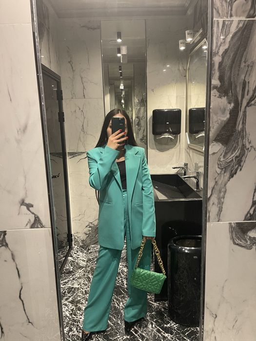 Продам костюм LICHI