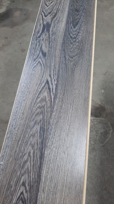 Продам ламинат и межкомнатные двери