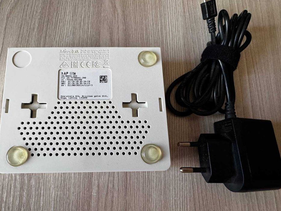 Wi-Fi роутер MikroTik hAP lite RB941-2nD + блок питания