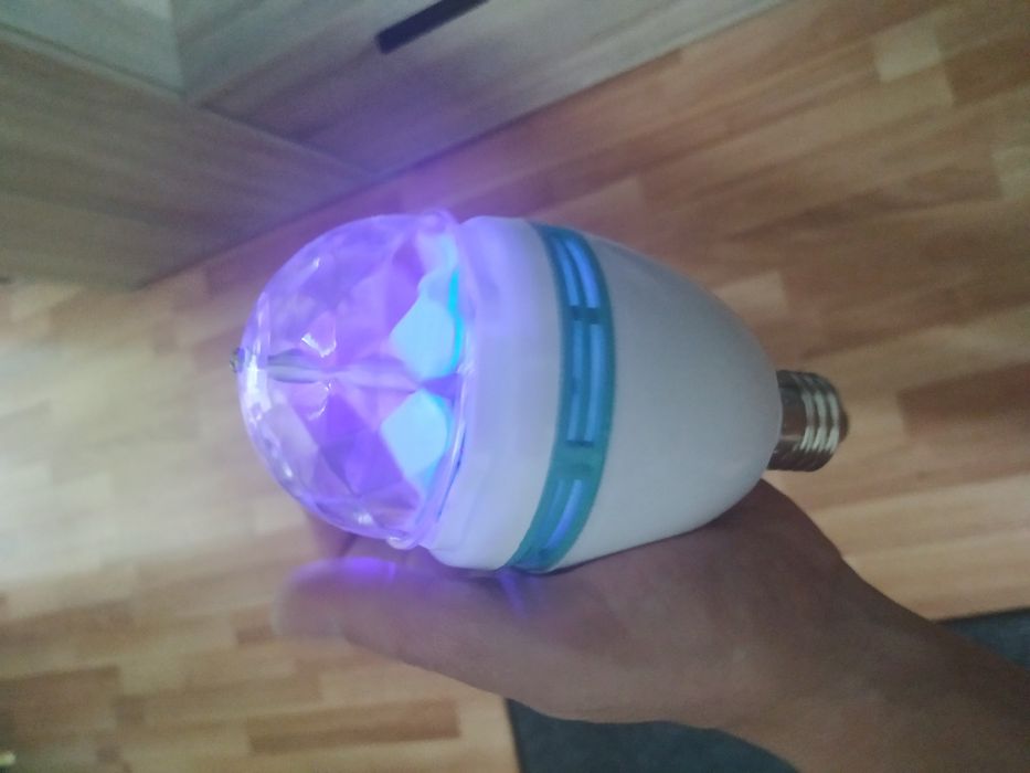Vând becuri rotative cu lumini