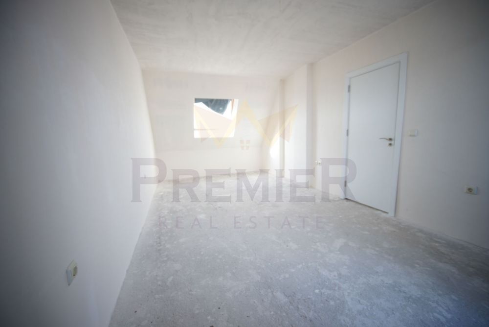 Продава се Мезонет в Поморие - 201 кв.м за 740 €/кв.м - Снимка #2