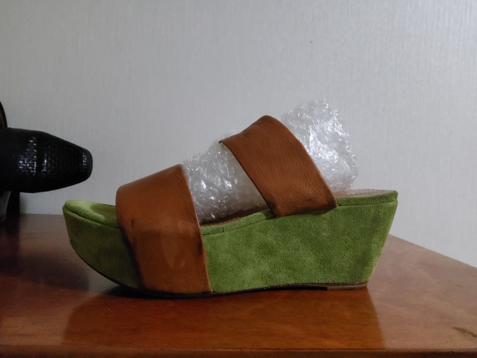 Продам женскую обувь