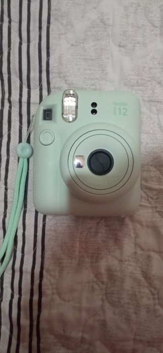 Instax 12 mini camera sotiladi
