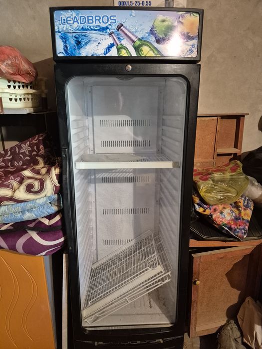 Холодильник и холодильник витринный