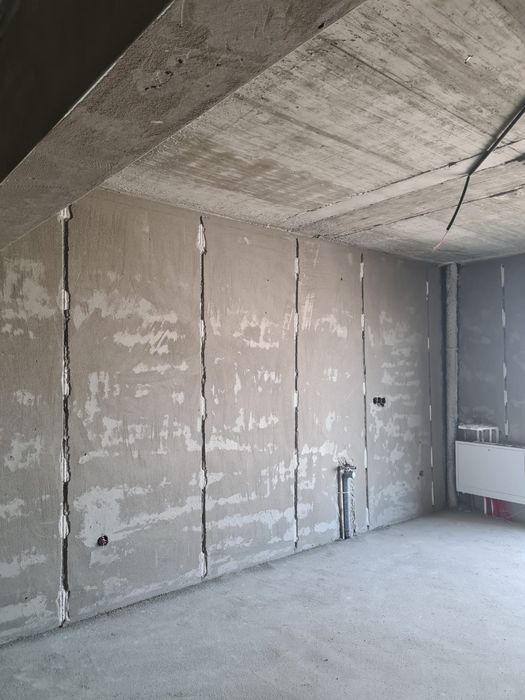 Exectuam tencuiala mecanizata pe baza de ciment-var si pe ipsos