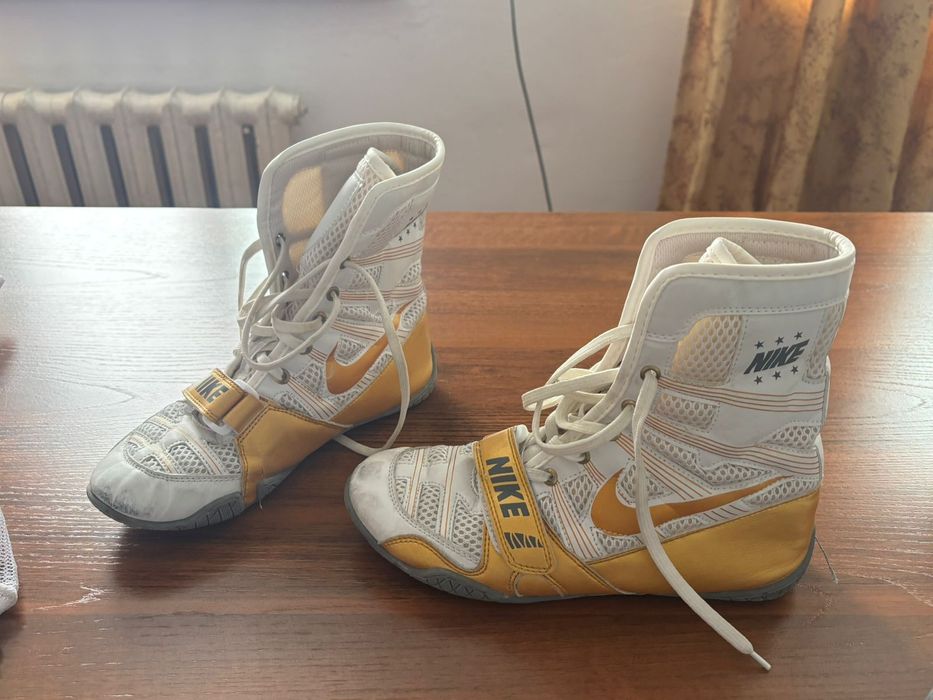 Продам вещи для бокса, боксёрки и перчатки.