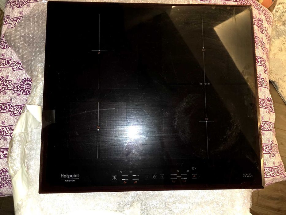 Индукционная варочная панель Hotpoint Aristone