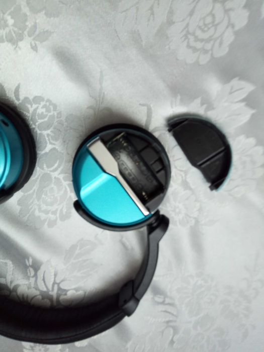 Casti audio cu semnal radio pe baterii