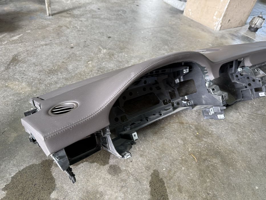 Табло за Mercedes CLS W218 (cls w218) шито кафяво табло