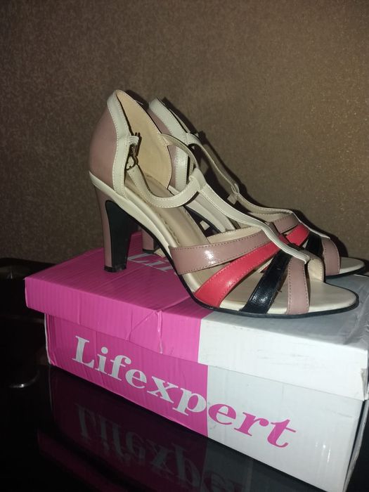 Босоножки летние