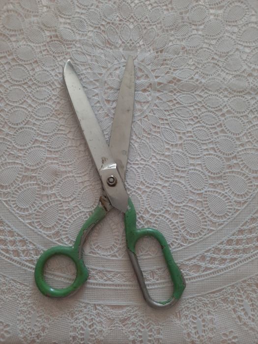 Продам швейные ножницы б/ у