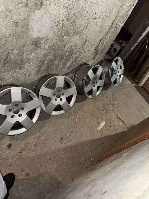Продавам 4 бр. оригинални алуминиеви джанти Audi 17 цола