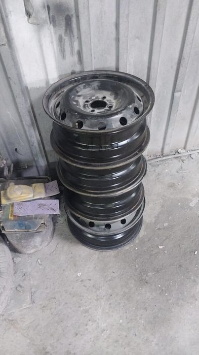 Продам диски на 15 Лада Веста