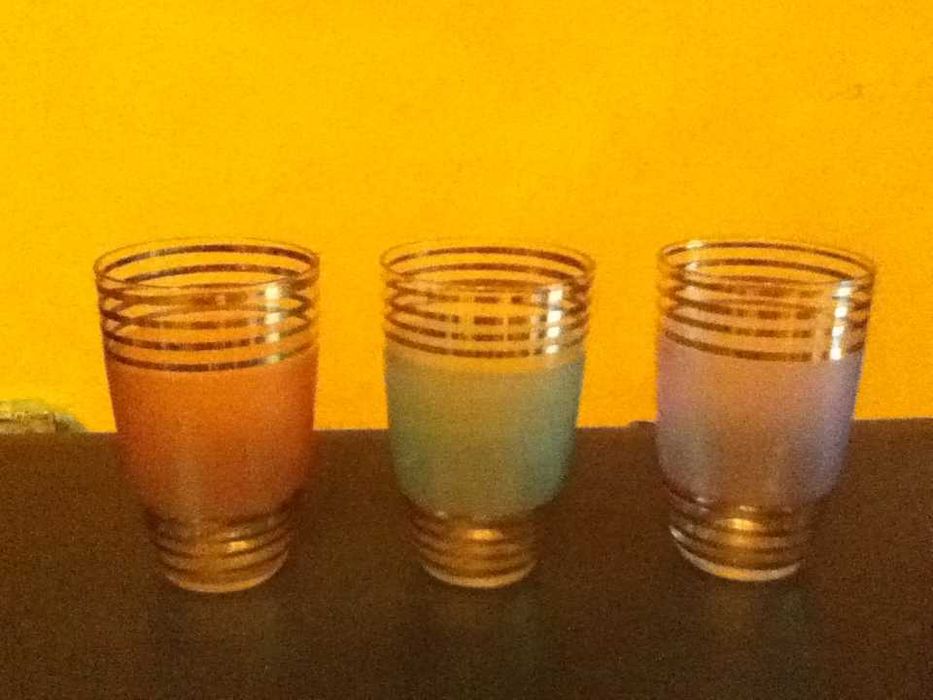 Редкие оригинальные изделия из цветного. фигурного стекла См. фото