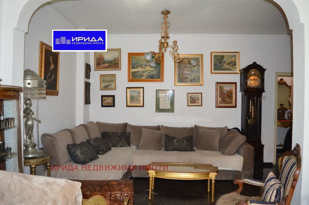 Тристаен апартамент в  Идеален Център!