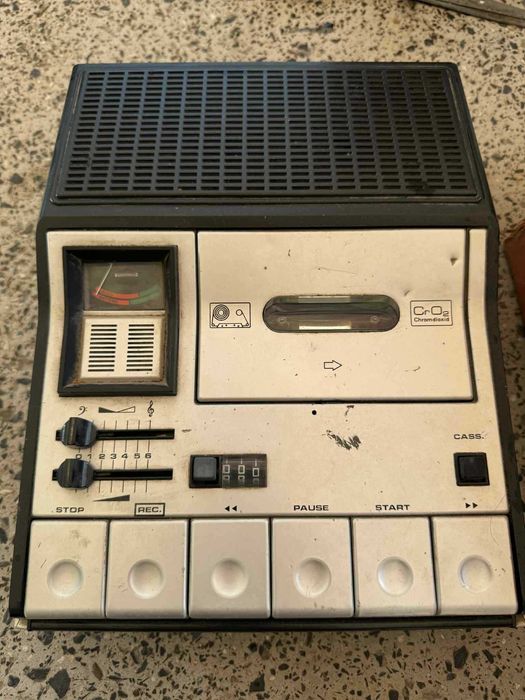 Продава се касетофон Grundig C 411 Automatic (ретро модел)