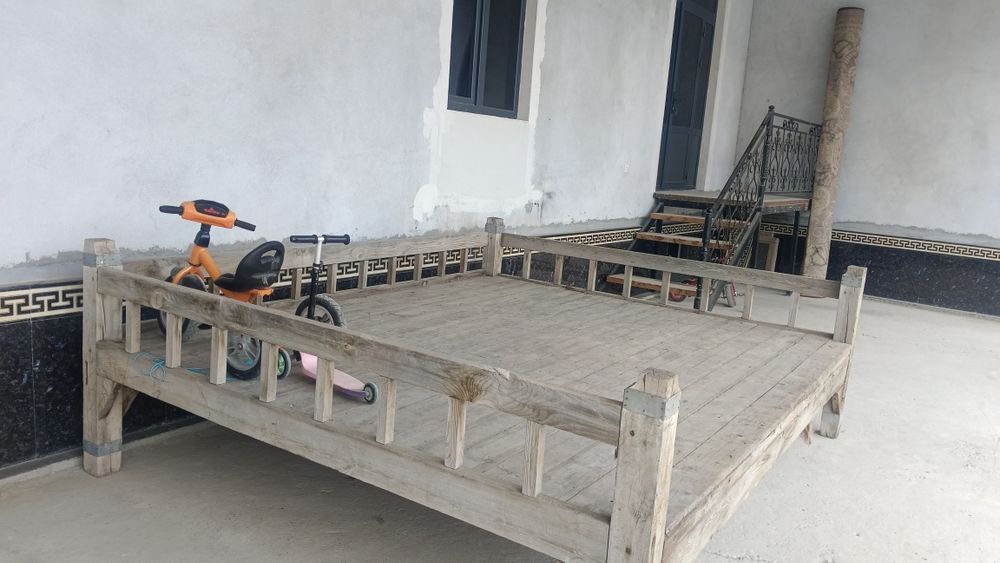 Karavot 4*3 sotiladi