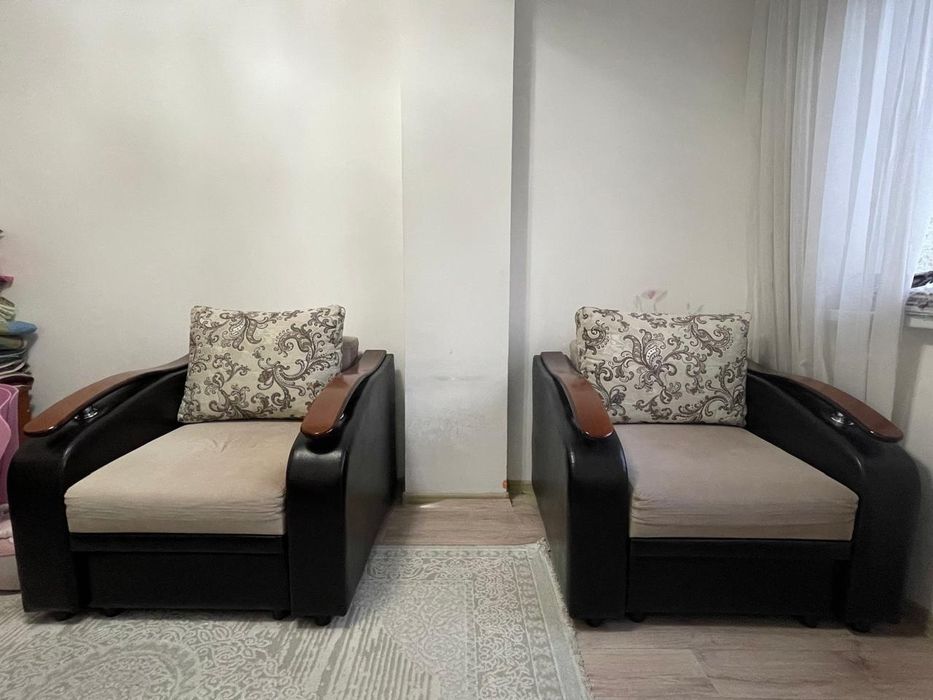 Продаю диван с креслами Б/У