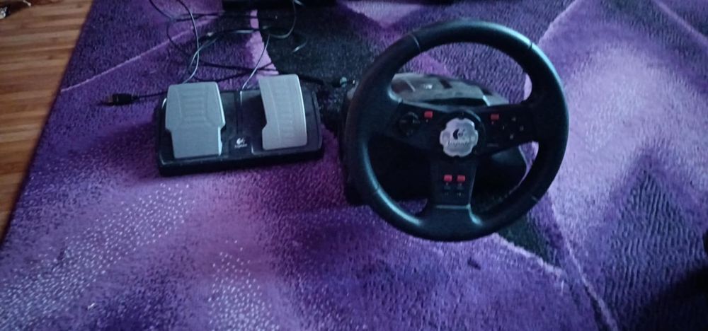 Vând schimb voland cu pedale sunt 2