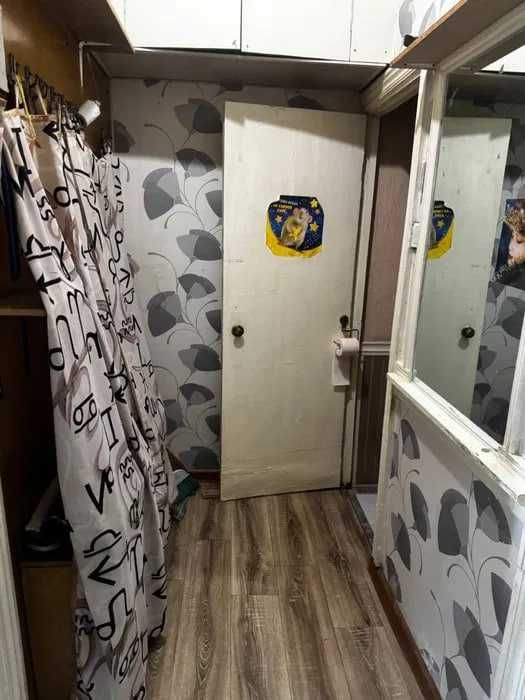 СРОЧНО !! Продается квартира в Яшнабаде 1/1/4 (33 кв/м ) Мас Панельный