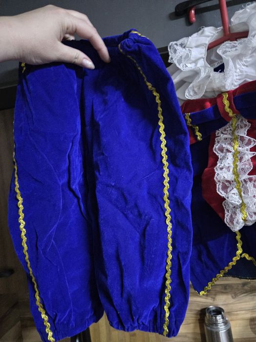 Продам платья костюмы