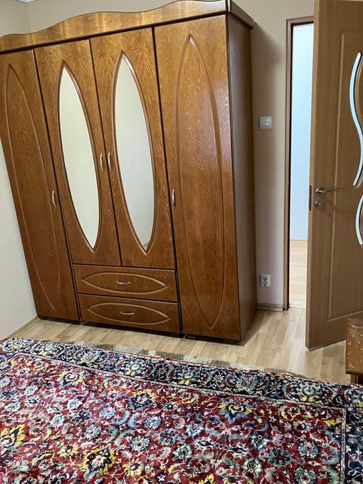 Închiriez apartament 3 camere