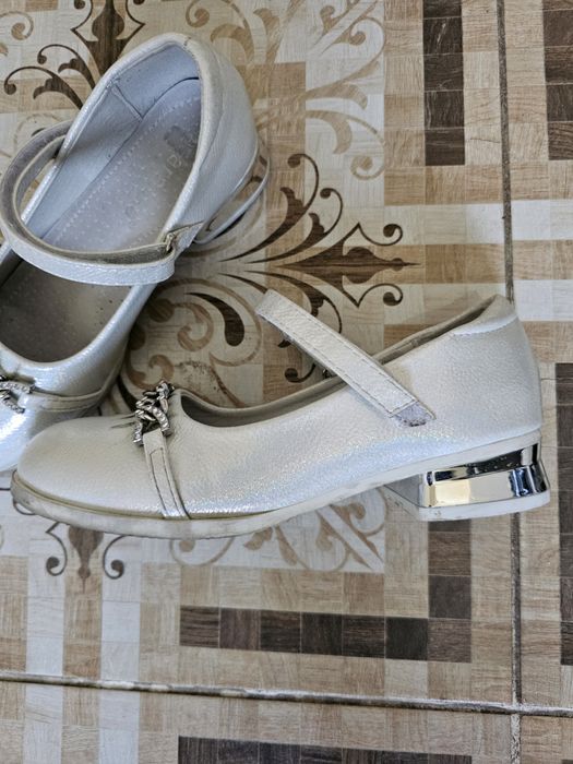 Туфли белые нарядные, размер 32