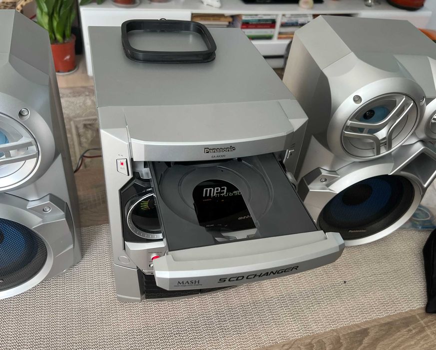 Sistem audio Panasonic SA-AK320  5 CD  MP3  2x125W cu boxe originale
