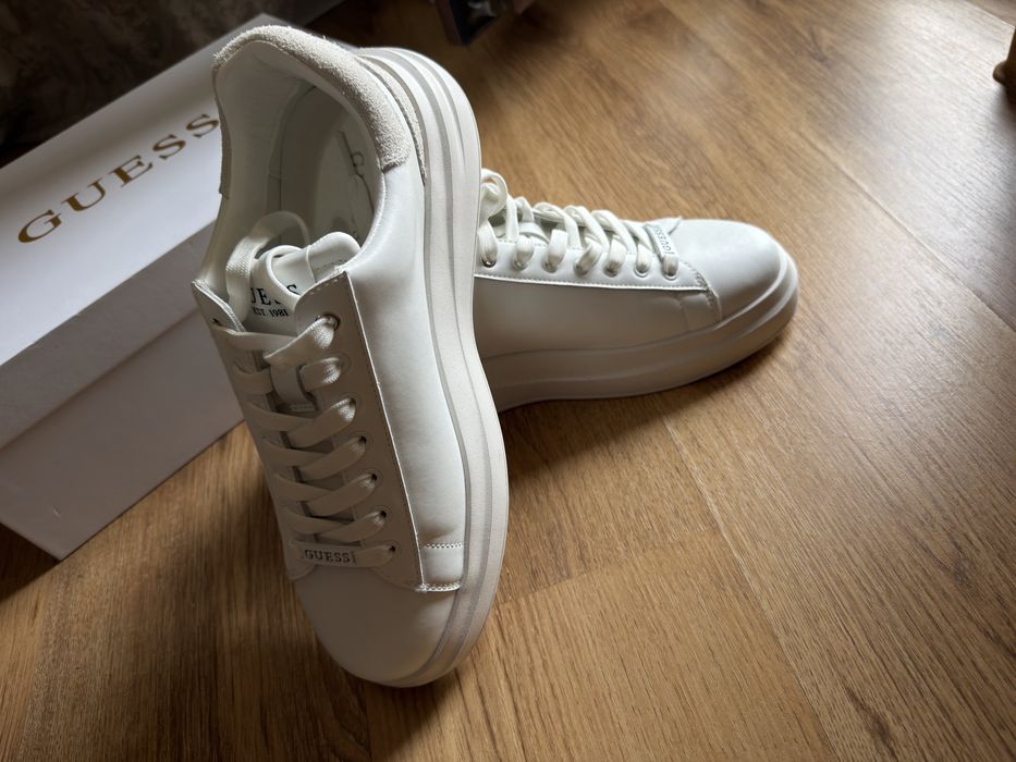 Обувки Guess Elba