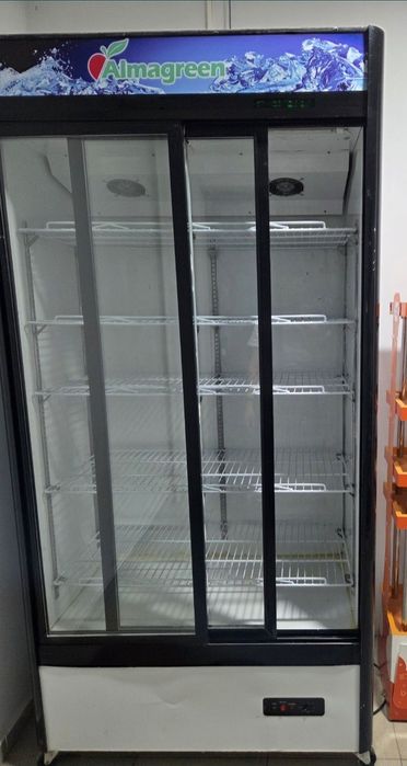 Холодильник в магазин