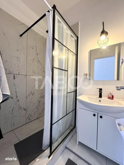 Apartament cu 3 camere si terasa de 14 mp in zona Centrala la cheie