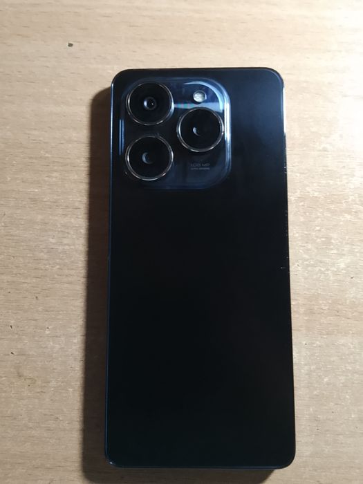 Техно Спарк 20 про в идеале